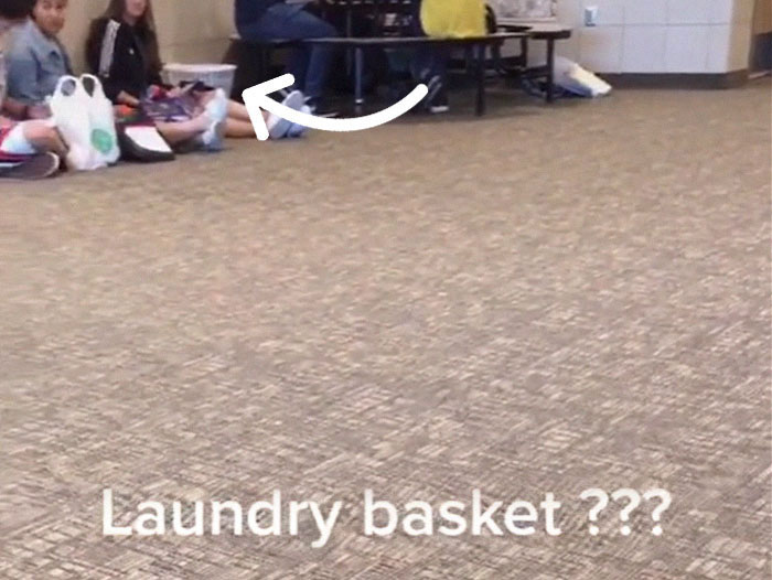 Students Can't Believe The Ridiculous US School Backpack Ban, Improvise With Random Household Items Students Can't Believe The Ridiculous US School Backpack Ban, Improvise With Random Household Items