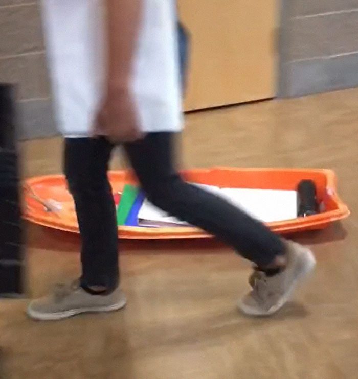 Students Can't Believe The Ridiculous US School Backpack Ban, Improvise With Random Household Items Students Can't Believe The Ridiculous US School Backpack Ban, Improvise With Random Household Items