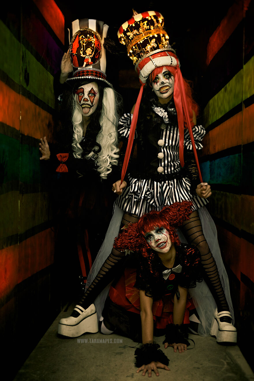 I Photographed Creepy Clowns In A Haunted House And The Results Are Terrifying