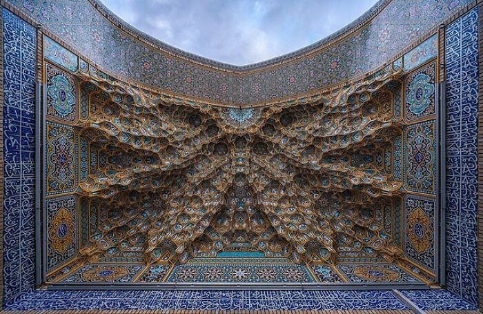 El techo de esta tumba en Irán