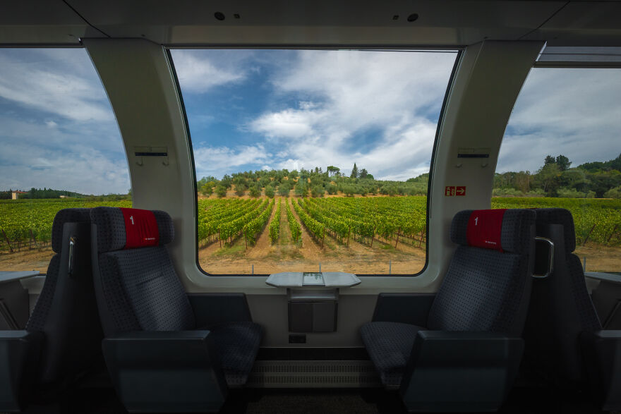 I Photographed The Same Train Window With Different Sceneries For 10 Days