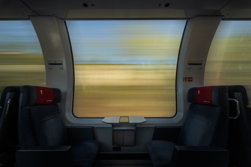 I Photographed The Same Train Window With Different Sceneries For 10 Days