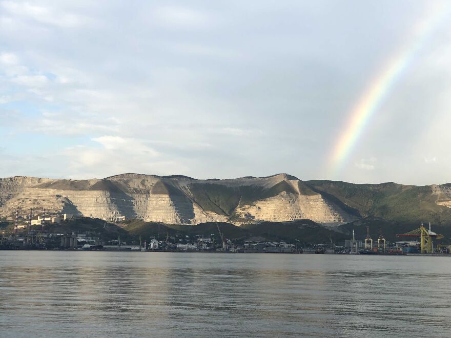 Mountains, Yachts, Ships, The Sea And Amazing Sunsets - All This Is Novorossiysk (25 Pics)