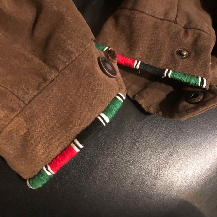 Remendé la chaqueta de mi esposo con los colores de la bandera de Kenia