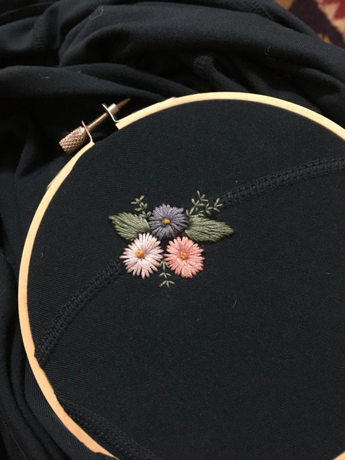 Cubrí una mancha con flores