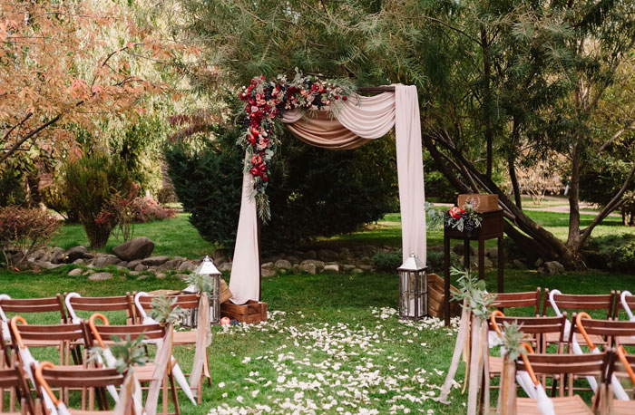 Se vuelve viral un anuncio en Craiglist donde buscan un acompañante para una suegra infernal durante una boda