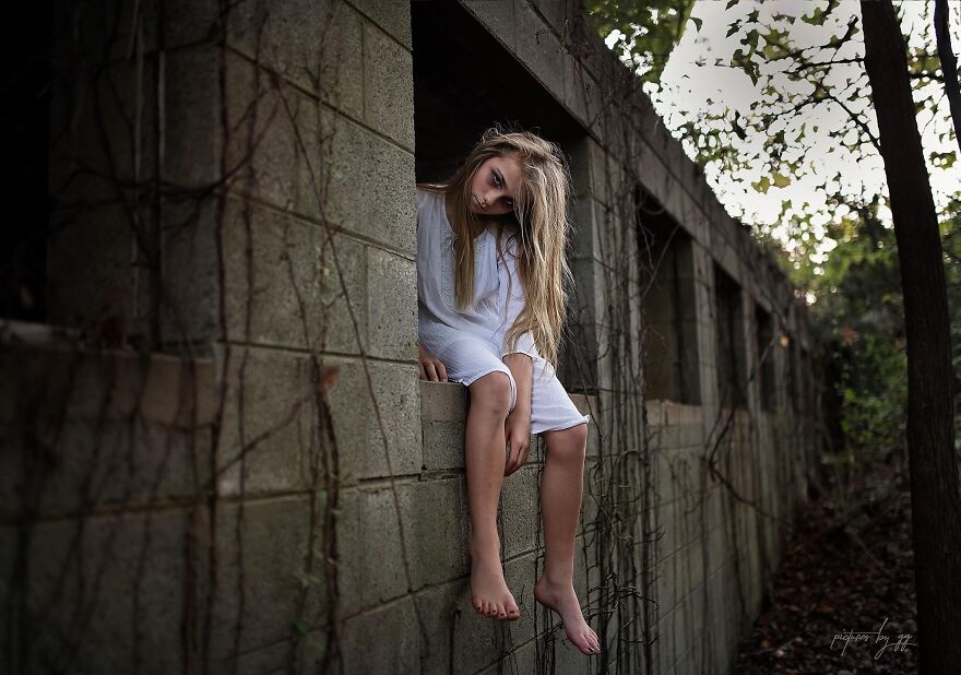 I Created A Creepy Photoshoot Series In Time For Halloween (26 Pics)