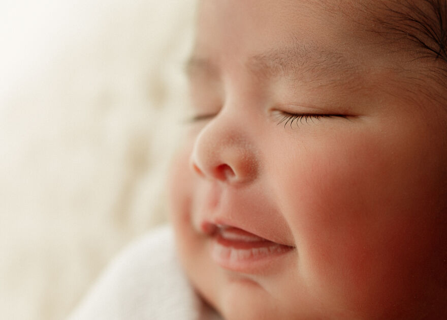 I Photograph Happy Newborns