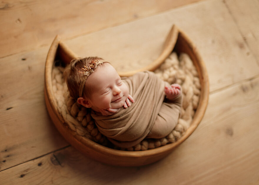 I Photograph Happy Newborns