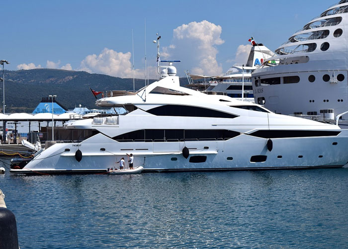 30 Things That Super Rich People Actually Spend Their Money On, As Shared By People Who've Worked For Them