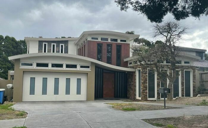 Wavy Flagstone Spaceship Accountancy Surfshop Conference Centre Moderne