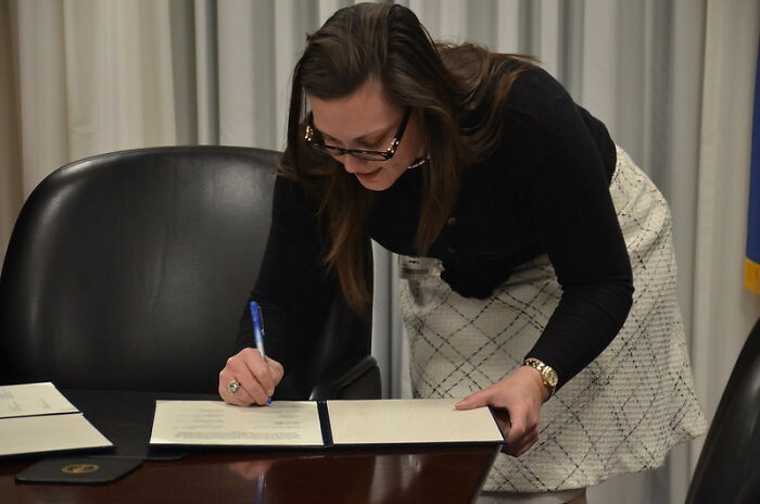 The ‘Real World’ Is Full Of Secrets And People In This Online Group Are Spilling Them To Help The Young Adults Entering It (30 Pieces Of Advice)