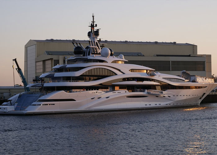 30 Things That Super Rich People Actually Spend Their Money On, As Shared By People Who've Worked For Them