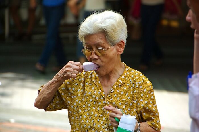 29 Outdated Words And Phrases Some Older Folks Use That Puzzle Millennials And Gen Zers In This Online Group