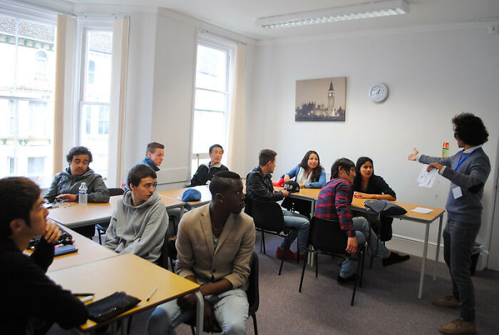 29 Outdated Words And Phrases Some Older Folks Use That Puzzle Millennials And Gen Zers In This Online Group