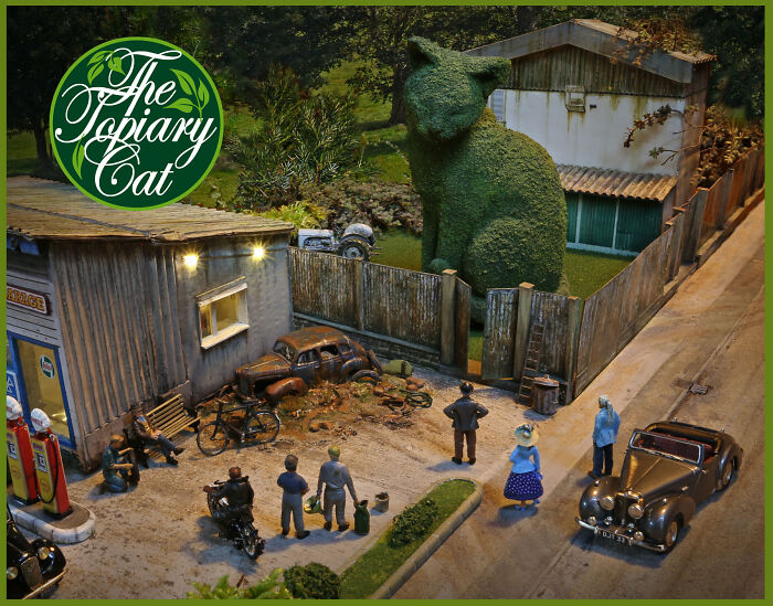 This 75-Year-Old Artist Creates Edits Of Bushes In Honor Of His Deceased Cat