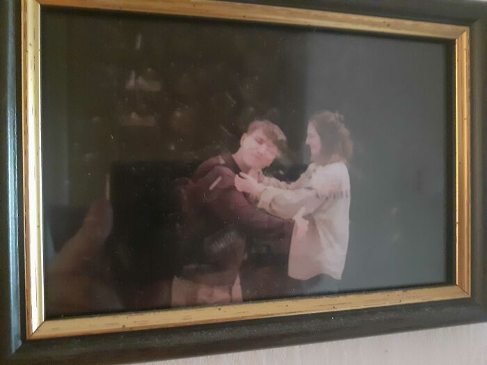 Meant To Be A Hug Photo Comprising Of Two Separate Shots, Turns Out Looking Like She's Choking Me