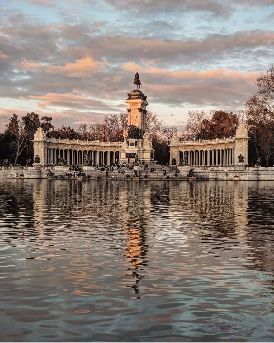 Unusual Pictures Of The Beauty Of Madrid Through Reflections And Puddles