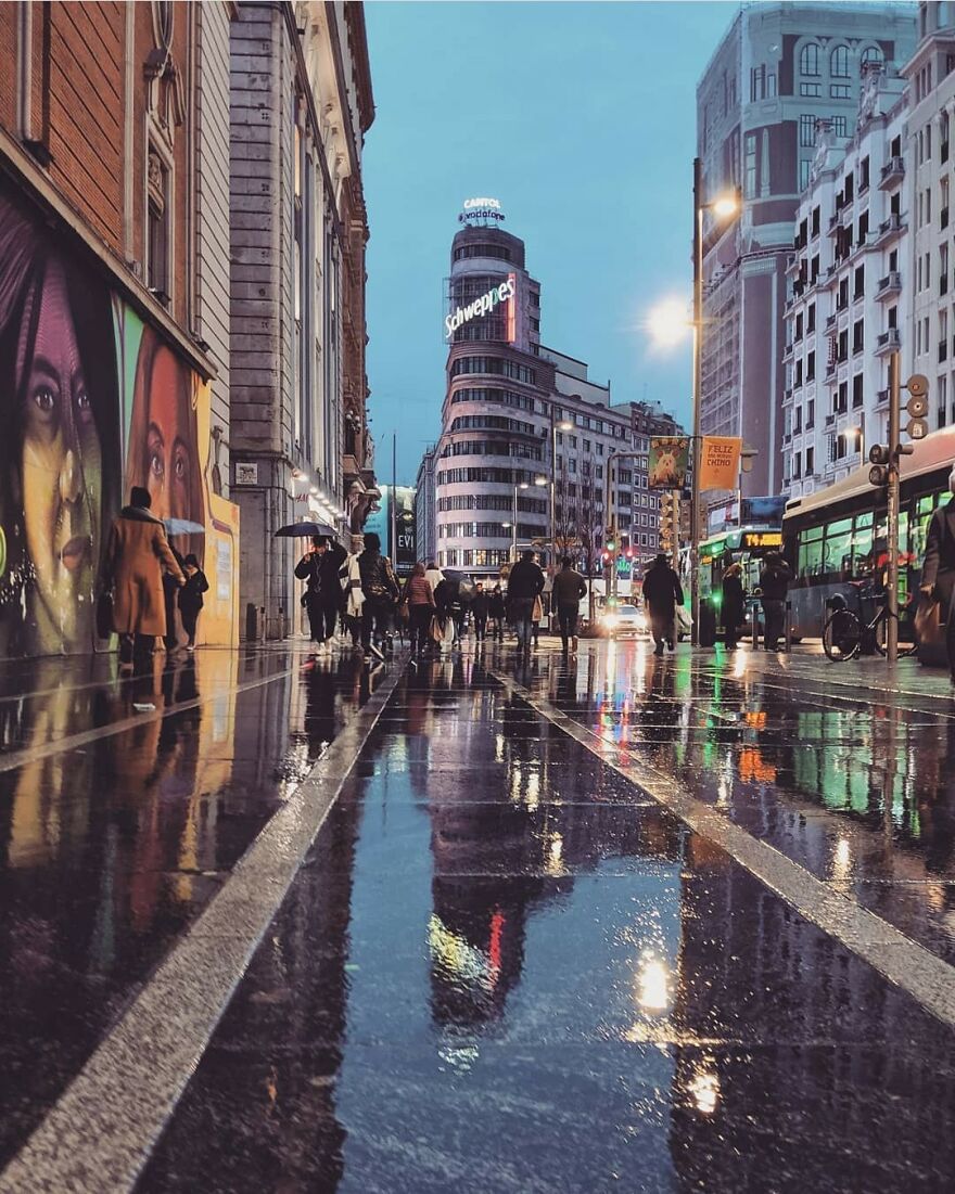 Unusual Pictures Of The Beauty Of Madrid Through Reflections And Puddles