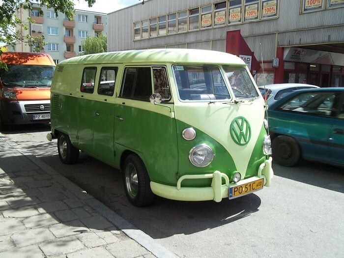 A Member Of This Online Group Asked "Without Mentioning Your Country’s Name, Which Brand Identifies Where You’re From?", And Here Are 30 Of The Most Interesting Answers