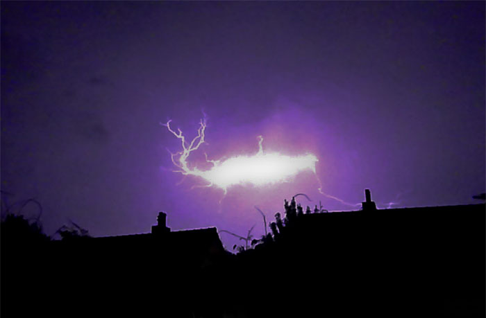 30 Incredibly Bizarre Things People Saw Happen Yet Others Refuse To Believe They Did