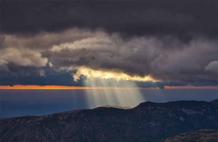 30 Incredibly Bizarre Things People Saw Happen Yet Others Refuse To Believe They Did