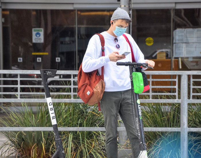 30 Of The Funniest And Weirdest Compliments Folks In This Online Group Got