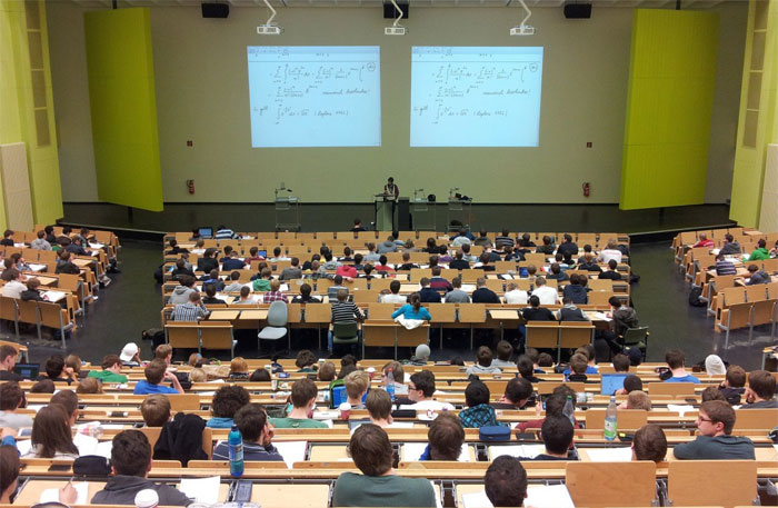 30 Of The Funniest And Weirdest Compliments Folks In This Online Group Got