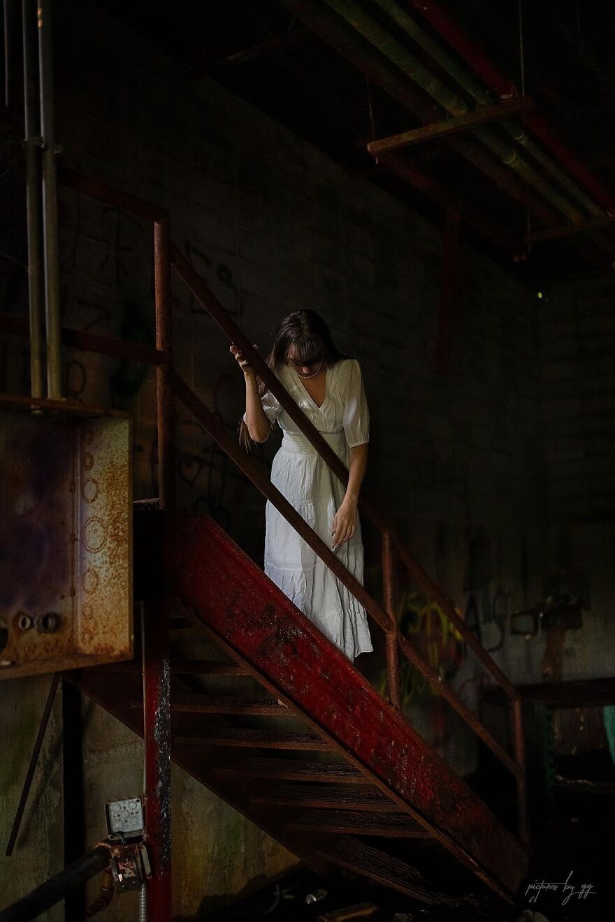 I Created A Creepy Photoshoot Series In Time For Halloween (26 Pics)