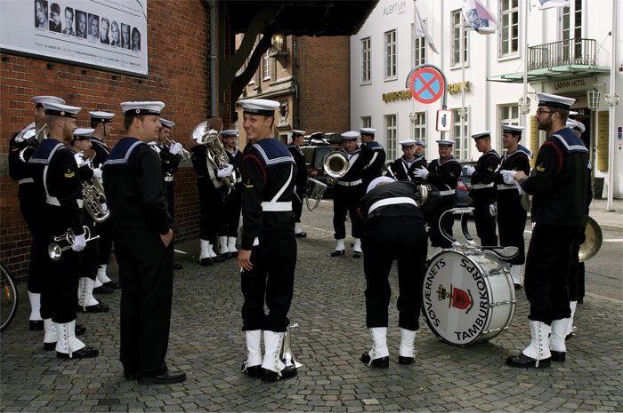 30 Of The Funniest And Weirdest Compliments Folks In This Online Group Got