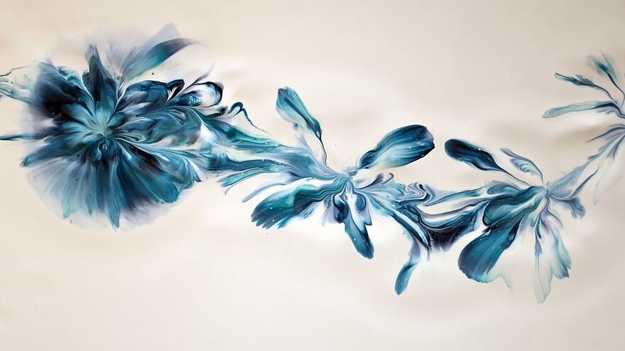 Painting With Balloon, School Glue And Acrylic Paints ~ Balloon Kiss For Beginners