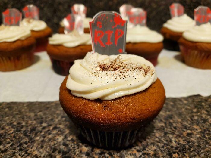 First Time Making Cupcakes From Scratch. Pumpkin Cake With Vanilla Buttercream