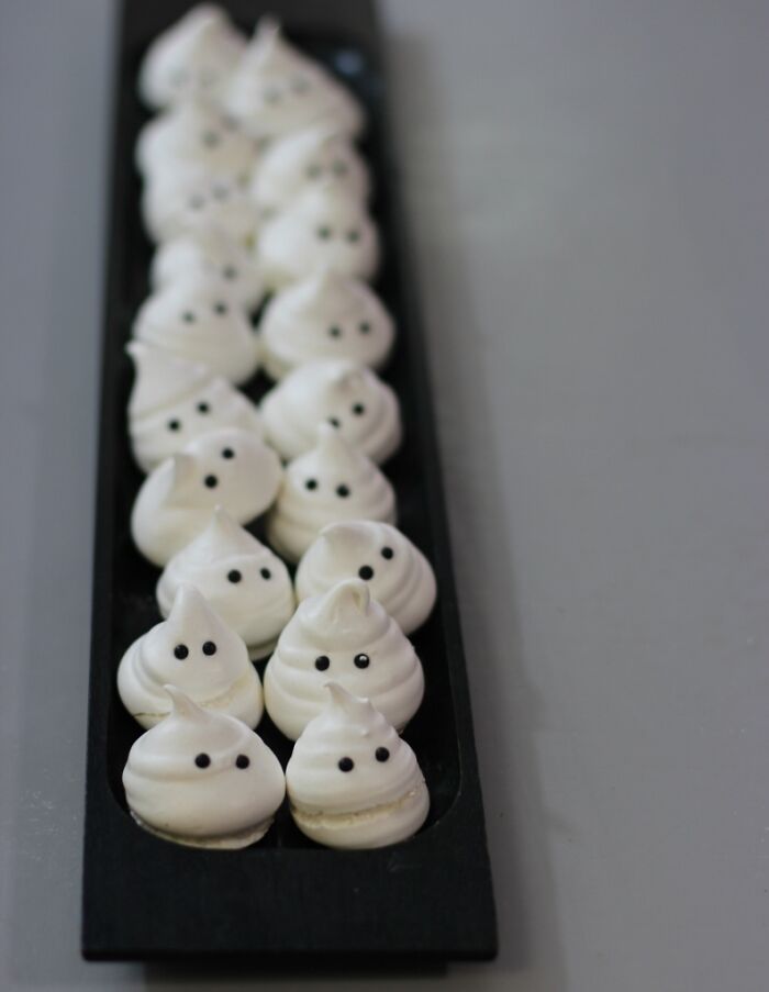 I Made Ghost Meringues For Halloween