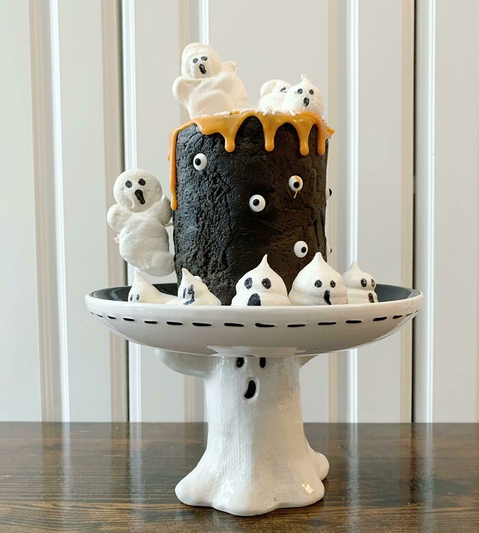 My Kids And I Made A Halloween Ghost Cake!