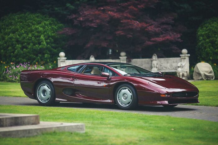 Jaguar XJ220