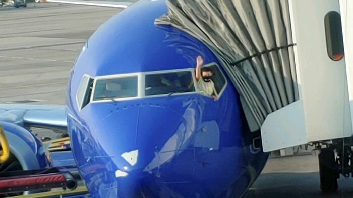 Mom Was Worried About Her Kid Flying Alone So The Captain Did This For Them Once They Boarded