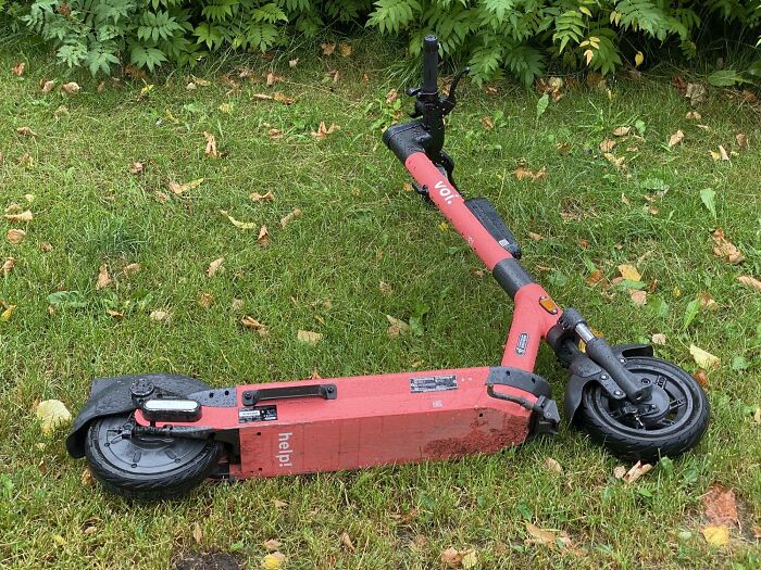 Rental E-Scooter Has A Hidden "Help!" Text Underneath