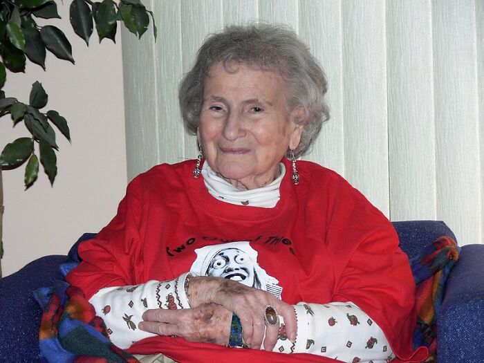 29 Outdated Words And Phrases Some Older Folks Use That Puzzle Millennials And Gen Zers In This Online Group