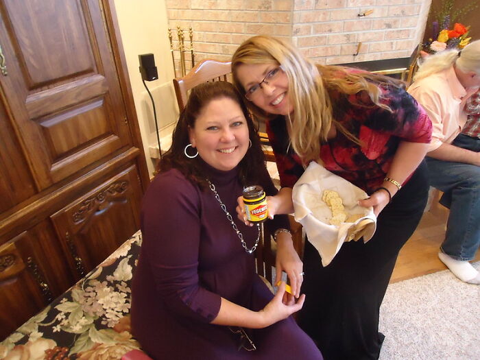 A Member Of This Online Group Asked "Without Mentioning Your Country’s Name, Which Brand Identifies Where You’re From?", And Here Are 30 Of The Most Interesting Answers