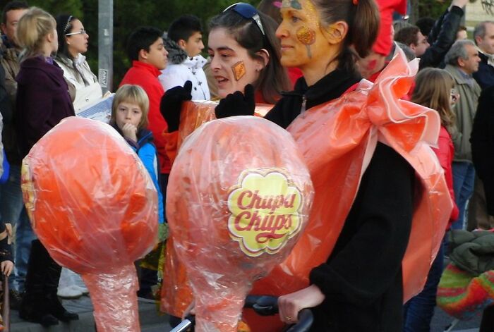 A Member Of This Online Group Asked "Without Mentioning Your Country’s Name, Which Brand Identifies Where You’re From?", And Here Are 30 Of The Most Interesting Answers