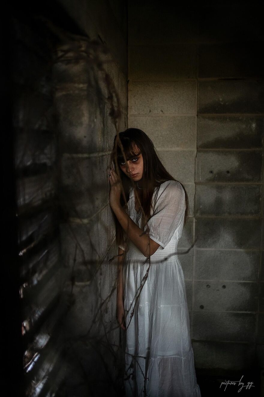 I Created A Creepy Photoshoot Series In Time For Halloween (26 Pics)