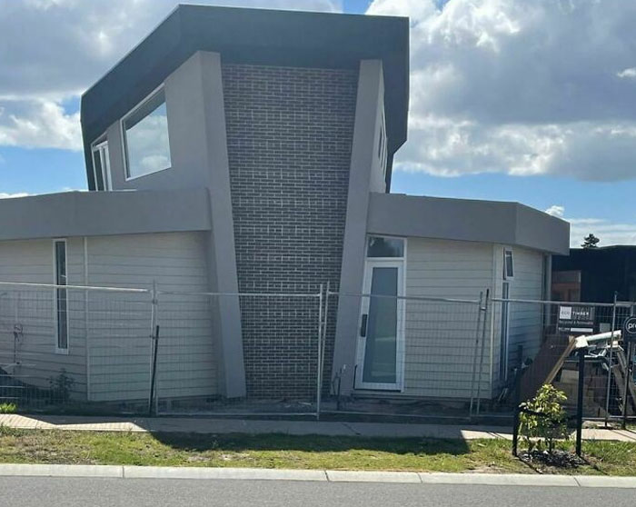 Wonky De-Chopped Sandwiched Double Setbacked Hard Drive Second Hand Business Suit Robot Moderne