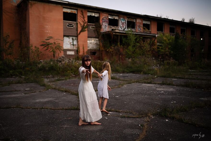 I Created A Creepy Photoshoot Series In Time For Halloween (26 Pics)