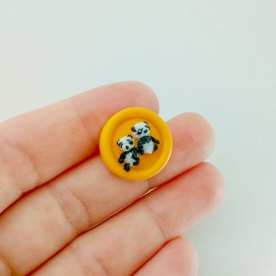 Artist Creates Crochet Animals So Tiny They Fit At Your Fingertips