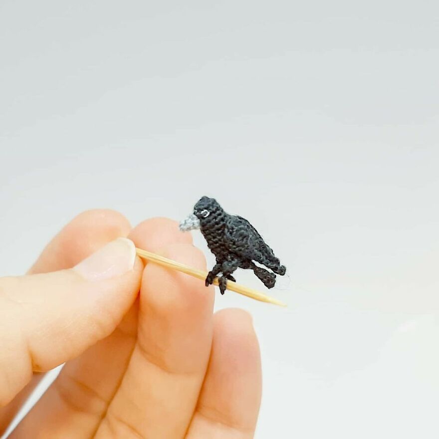 Artist Creates Crochet Animals So Tiny They Fit At Your Fingertips