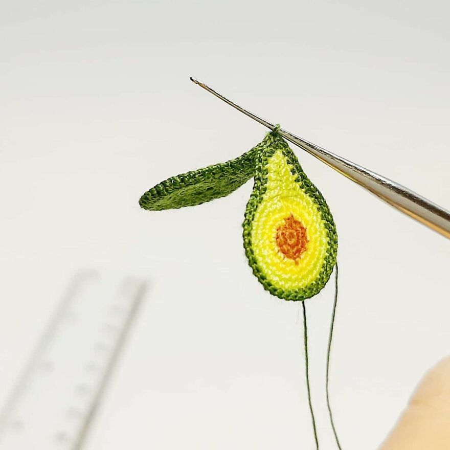Artist Creates Crochet Animals So Tiny They Fit At Your Fingertips