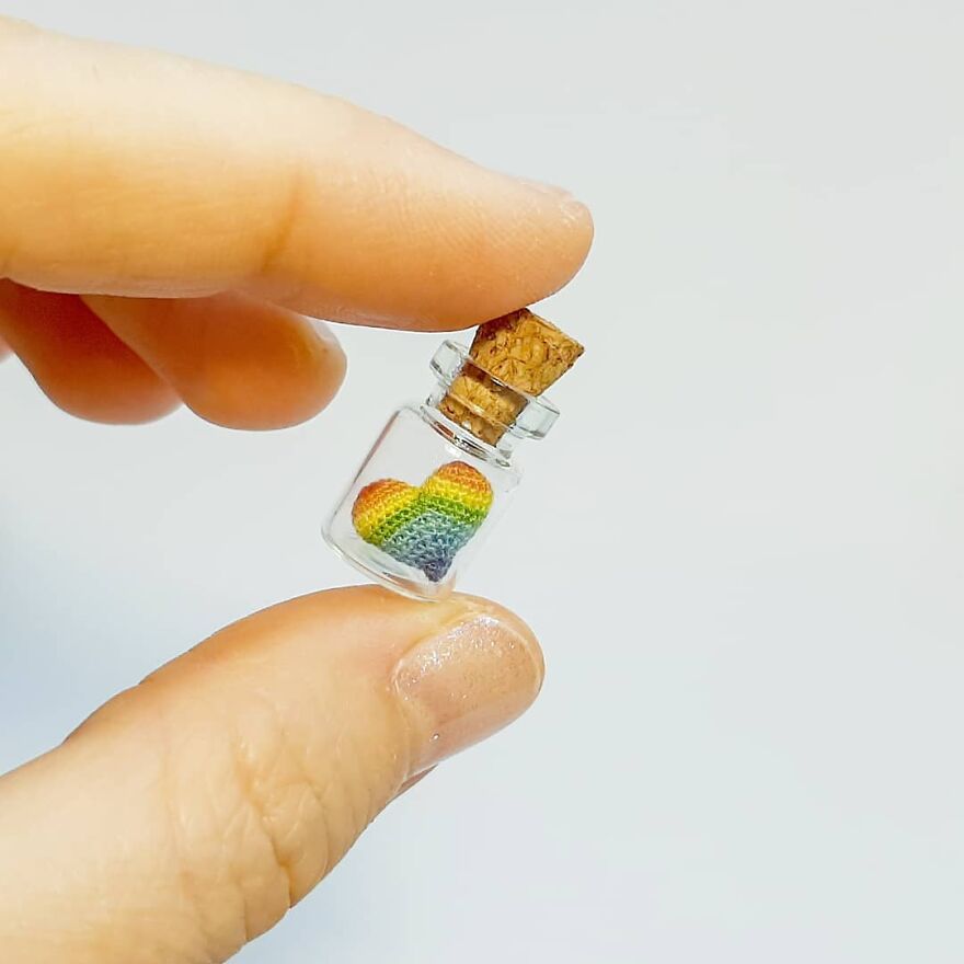 Artist Creates Crochet Animals So Tiny They Fit At Your Fingertips