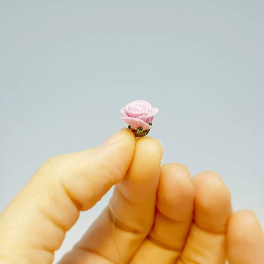 Artist Creates Crochet Animals So Tiny They Fit At Your Fingertips