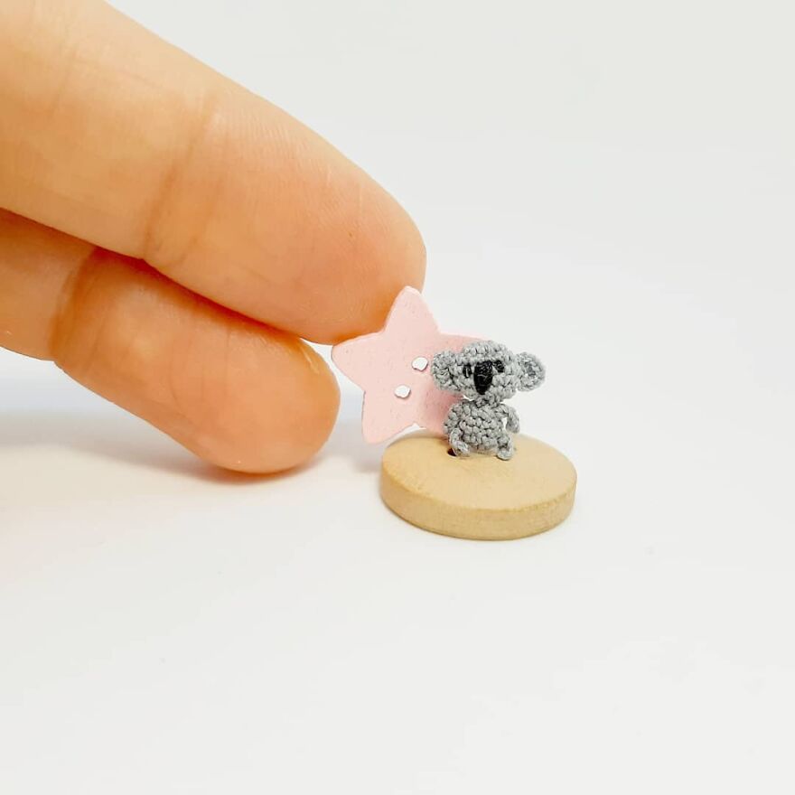 Artist Creates Crochet Animals So Tiny They Fit At Your Fingertips