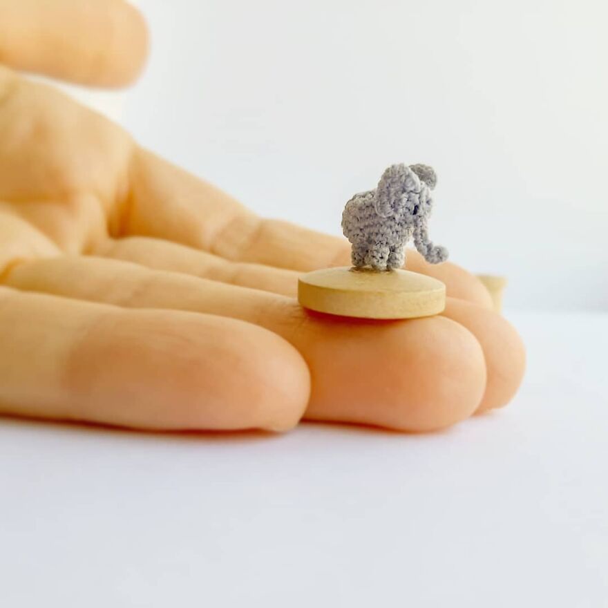 Artist Creates Crochet Animals So Tiny They Fit At Your Fingertips